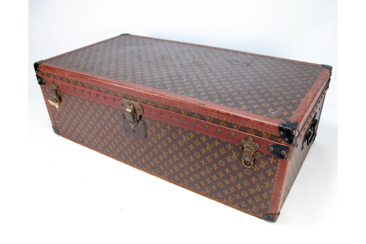 Vintage Louis Vuitton trunk - Spode's cup & saucer - Pinth Vintage Luggage